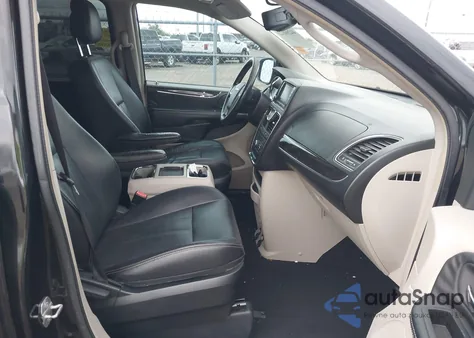 2015 Chrysler Town & Country Touring z USA, uszkodzony, nr VIN 2C4RC1BG5FR609839